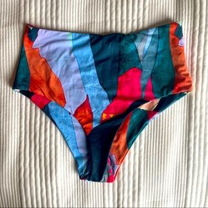 Allover graphic knot front bikini bottoms